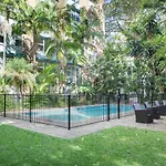 Central And Secluded - Potts Point Paradise With Pool