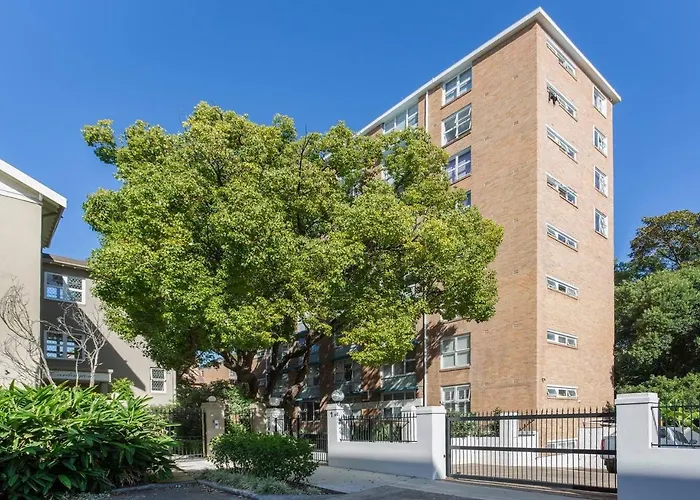 Central And Secluded - Potts Point Paradise With Pool