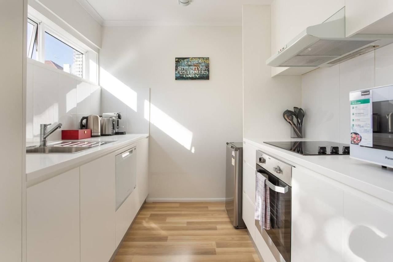 And Secluded - Potts Point Paradise With Pool Apartment *