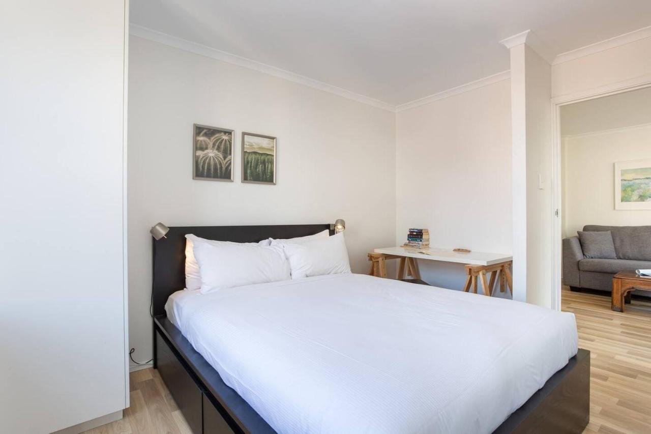 And Secluded - Potts Point Paradise With Pool *